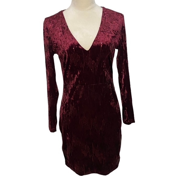 Charlotte Russe Maroon Sequined Velvet Long Sleeve Sparkly Mini Dress Size M - Picture 1 of 10